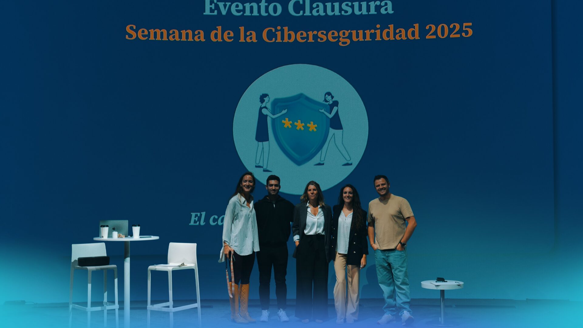 Zepo and BBVA teams during a Cybersecurity Awareness Month event featuring mentalist Santiago Marcilla, engaging employees through interactive storytelling about human-centered cybersecurity and secure behavior.